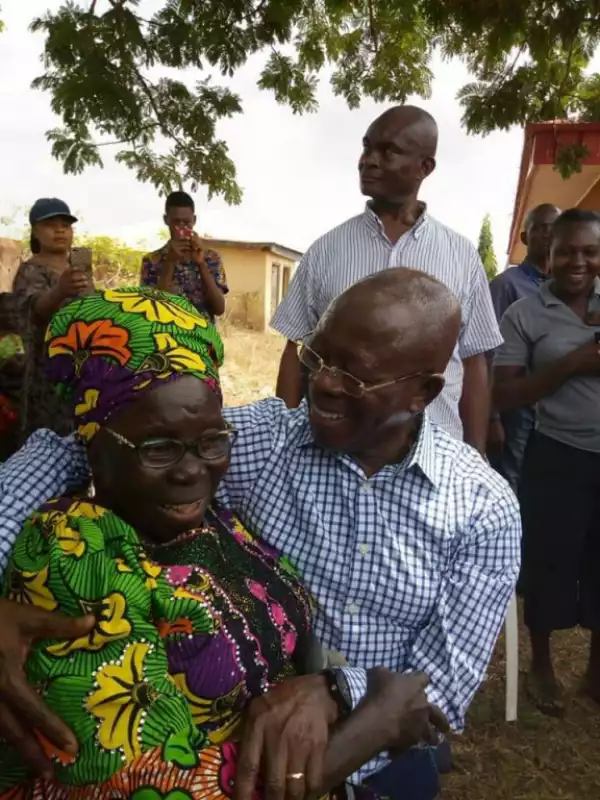 Adams Oshiomhole Hugs His Mother At His Polling Unit In Edo (Photo)